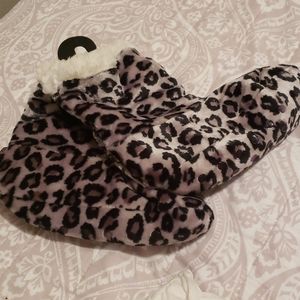 Cuddl duds grippy slipper socks
